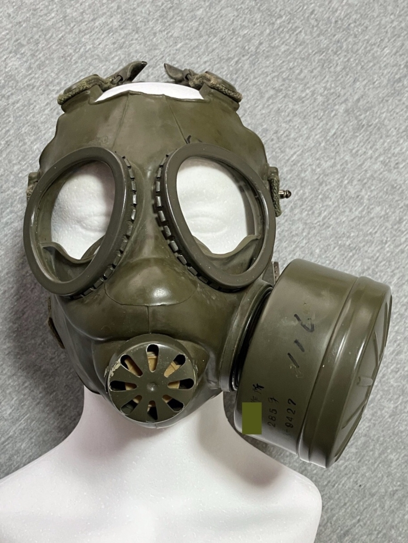 古い装備です！【自衛隊装備品】航空自衛隊防護マスク2型（ガスマスク