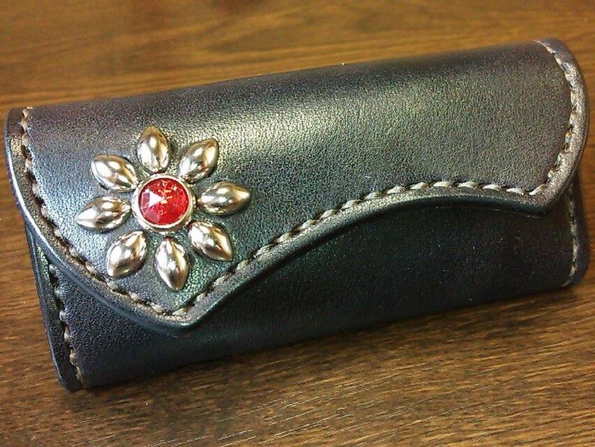 スタッズキーケース | iichi 日々の暮らしを心地よくするハンドメイド