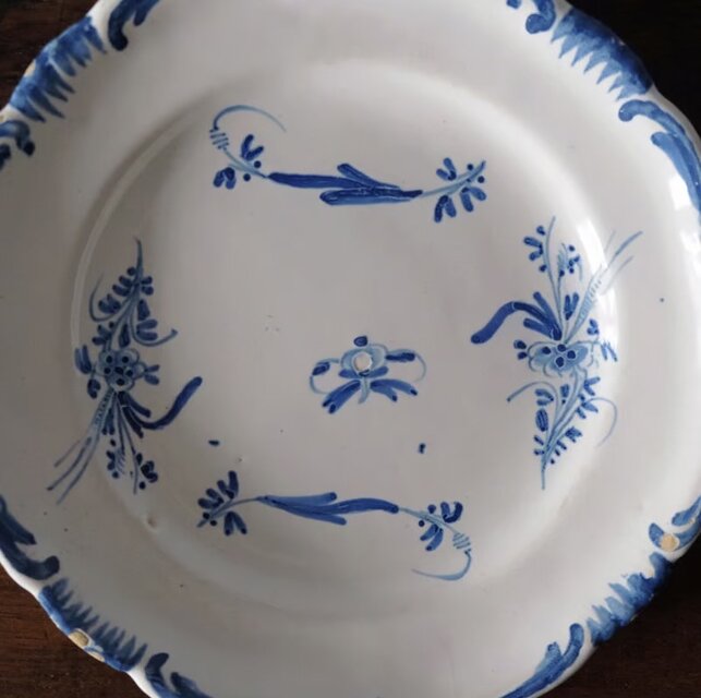 18世紀 Moustiers ムスティエ 小枝柄 花リム 平皿 フランス