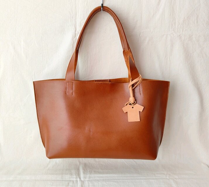 A4サイズのボーティーバッグ（レザートートバッグ/メンズ/レディース