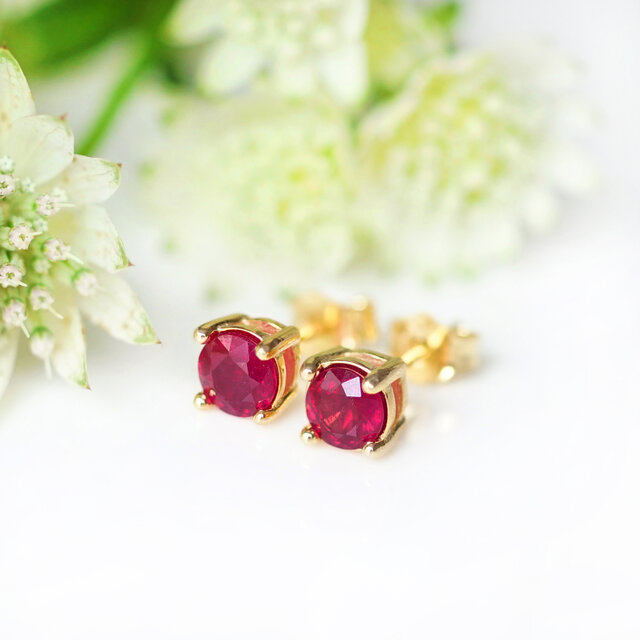 18KGPルビーの5mmスタッドピアス ～Friede | iichi 日々の暮らしを