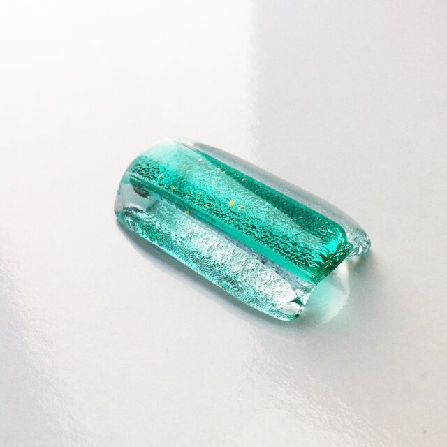 特別なエメラルドグリーンガラス帯留 | iichi 日々の暮らしを心地よく