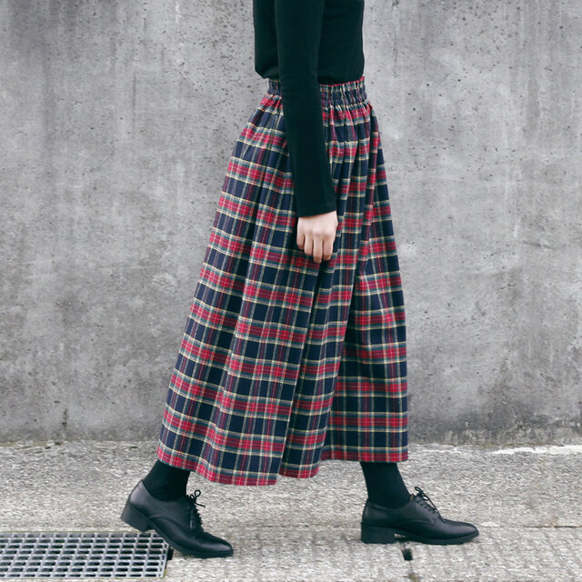 上品で大人な色合い タータンチェック ギャザースカート（ネイビー