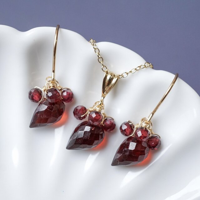 真っ赤な果実」ガーネット 14kgf ピアス イヤリング 天然石 1月 誕生石