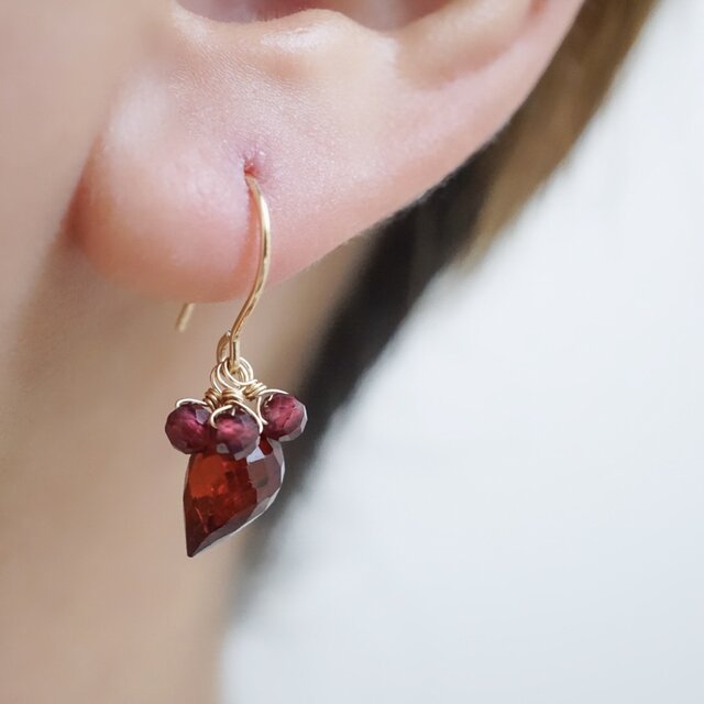 真っ赤な果実」ガーネット 14kgf ピアス イヤリング 天然石 1月 誕生石