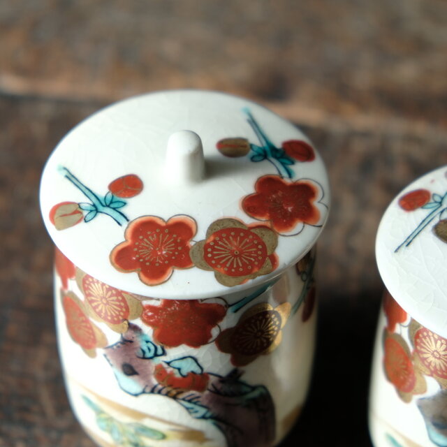 鮮やかな梅の絵付け◇九谷焼 赤絵金彩夫婦湯呑み ペア湯呑み 工芸品