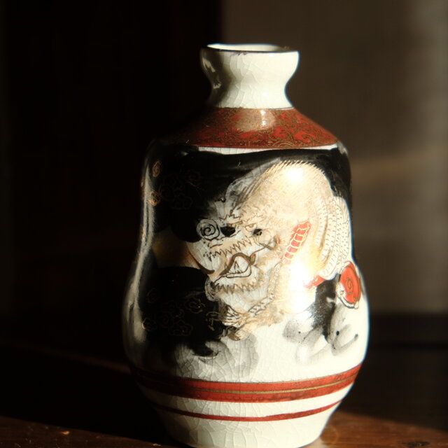豪快な龍◇黒と金の雲。九谷焼 龍文色絵金彩徳利 酒器 古民家 工芸品