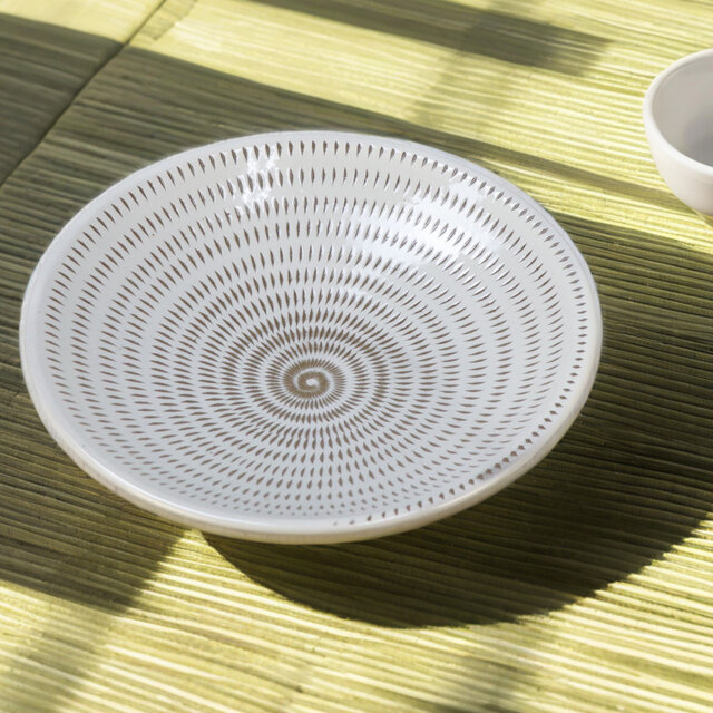 飛びかんな 6寸皿【小石原焼】 | iichi 日々の暮らしを心地よくする