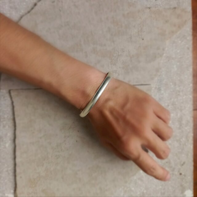 カレンシルバーバングル 6mm / ブレスレット | iichi 日々の暮らしを
