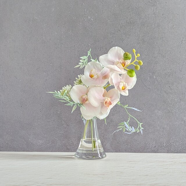 優しく咲く〔淡いピンクの胡蝶蘭〕エレガントアレンジ＊インテリア