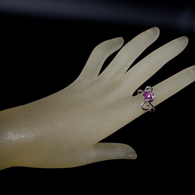 ルビーのデザインリング 13号 ～遊び心～ 天然石アクセサリー 指輪