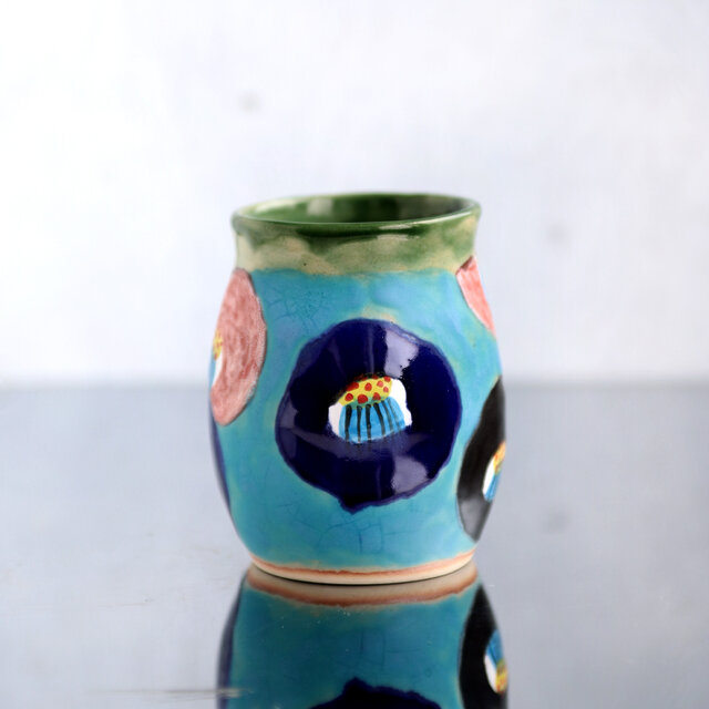 ターコイズブルー釉と椿絵の花器（織部の縁取り） | iichi 日々の