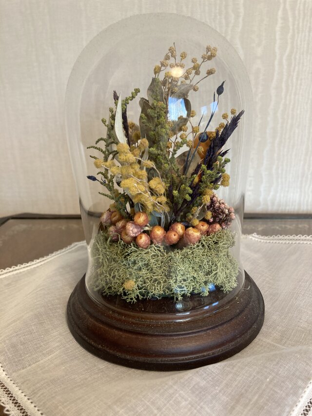 ドライフラワーと小鳥を詰め込んだガラスドームアレンジ | iichi 日々