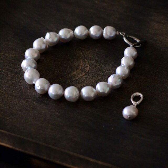 チャーム付きブレスレット9㎜珠ブルー【あこや真珠】bls_359 | iichi