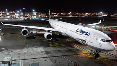 D-AIHZ - Airbus A340-642 - Lufthansa - Flightradar24