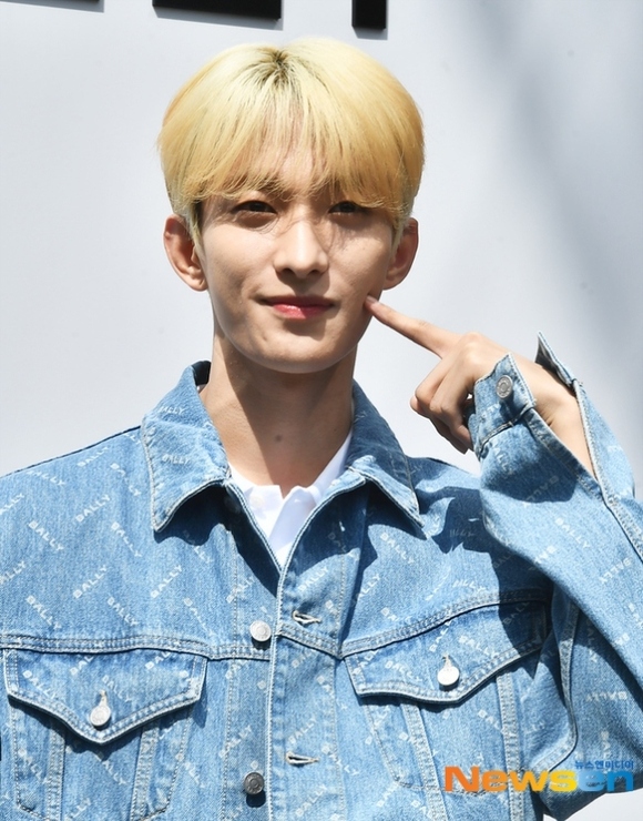 PHOTO】SEVENTEEN ドギョム、ブランド「バリー」のイベントに出席 - Kstyle