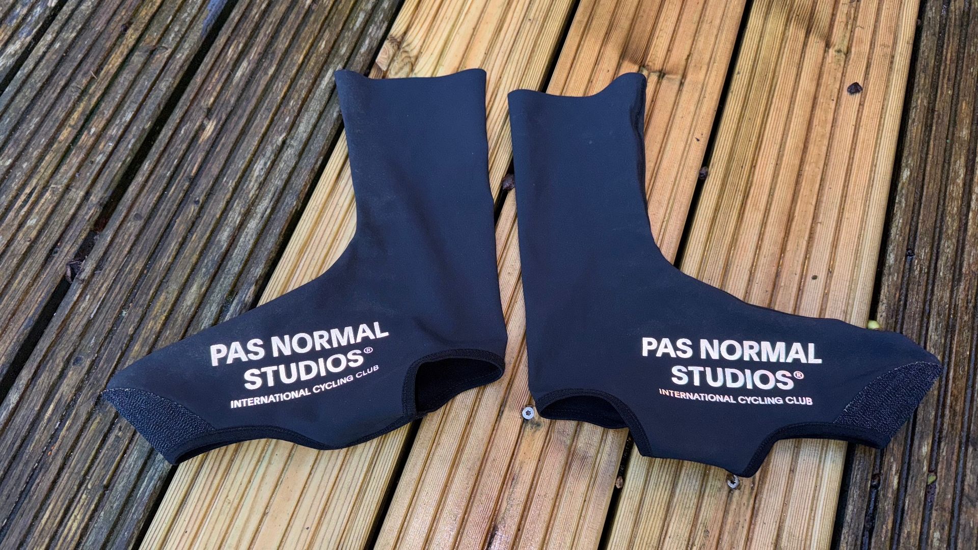 Pas Normal Studios Logo Light Overshoes review: a well-designed