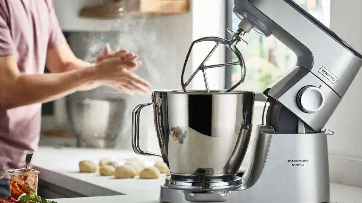 Kenwood Chef XL Titanium Stand Mixer Review: every baker's best
