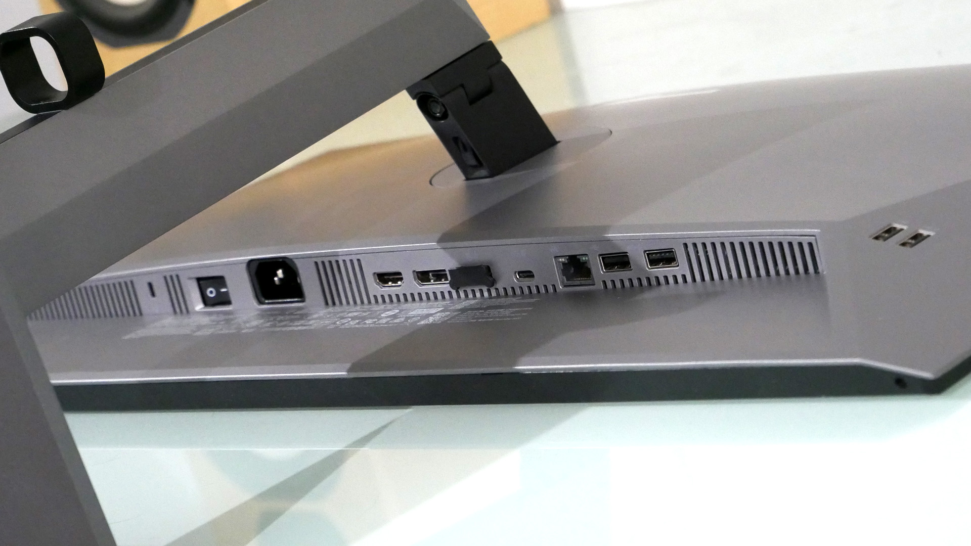 HP Z27u G3 27インチモニター USB-C(100W)充電給電 HP Z27u G3