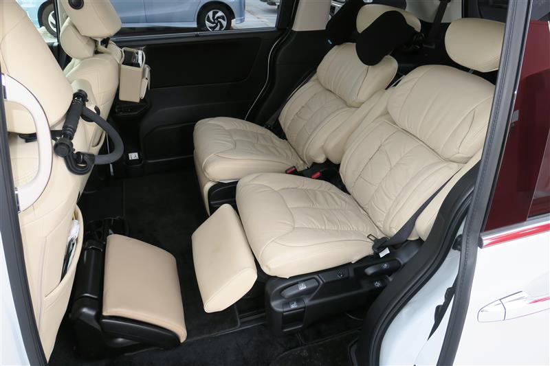 トヨタ純正オットマン（ホンダ オデッセイ・RC1/2）by きゃんぞー