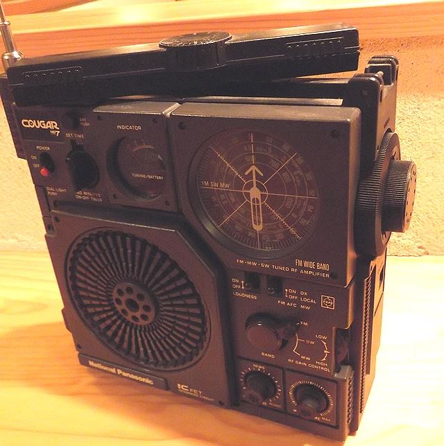 未だ現役！『狙えクーガ』 ナショナル BCLラジオ クーガ7 RF-877