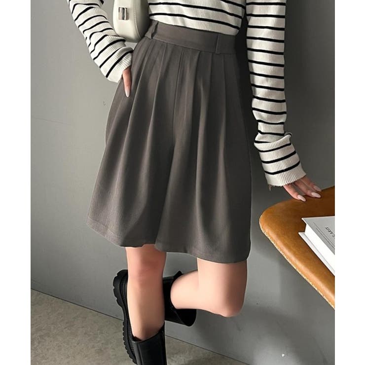 トレンドライクなシルエット。ボリュームフロントタックキュロット
