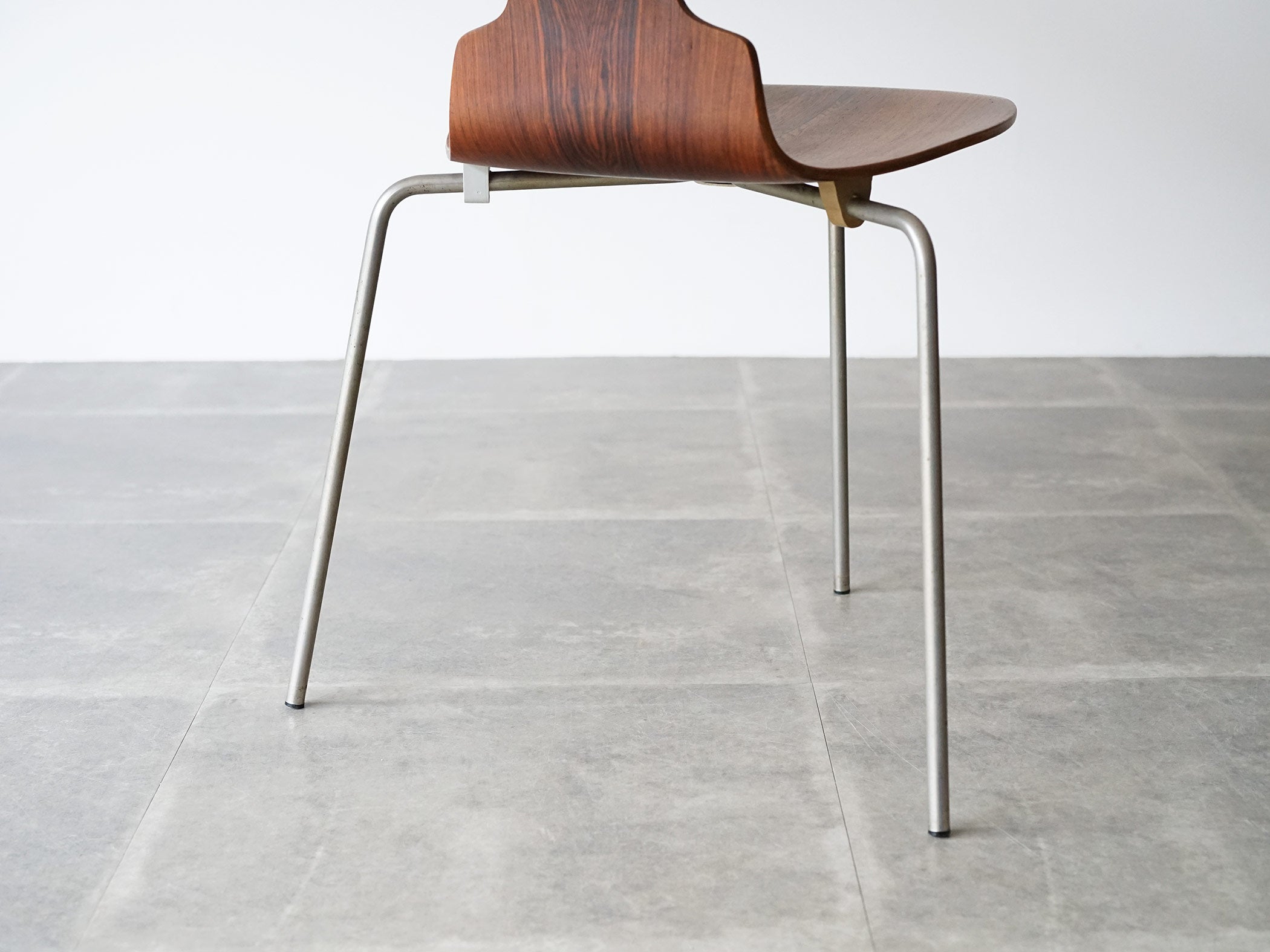 Arne Jacobsen（アルネ・ヤコブセン）Model 3100 アントチェア3本脚
