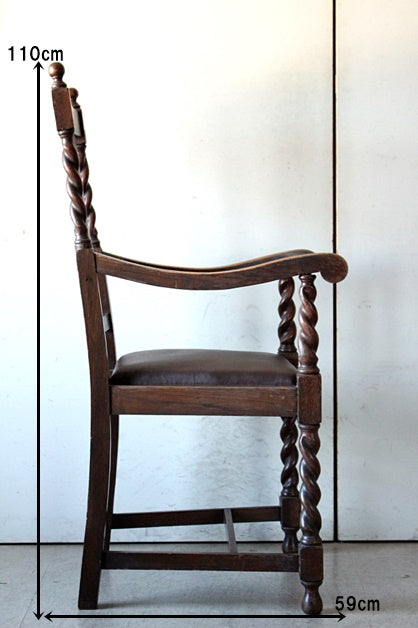 1930年代シンプルなツイストレッグのオーク材アームチェア（高さ110cm
