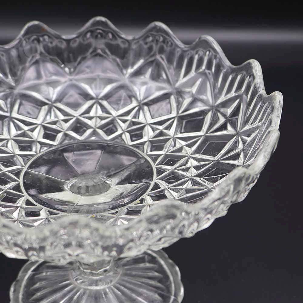 縁取りと高さが愛らしい♪ ガラス脚付きコンポート皿 VC113-090008