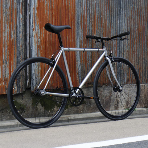 直感的にカスタムを楽しんで欲しいアーバンピストバイク「FUJI FEATHER