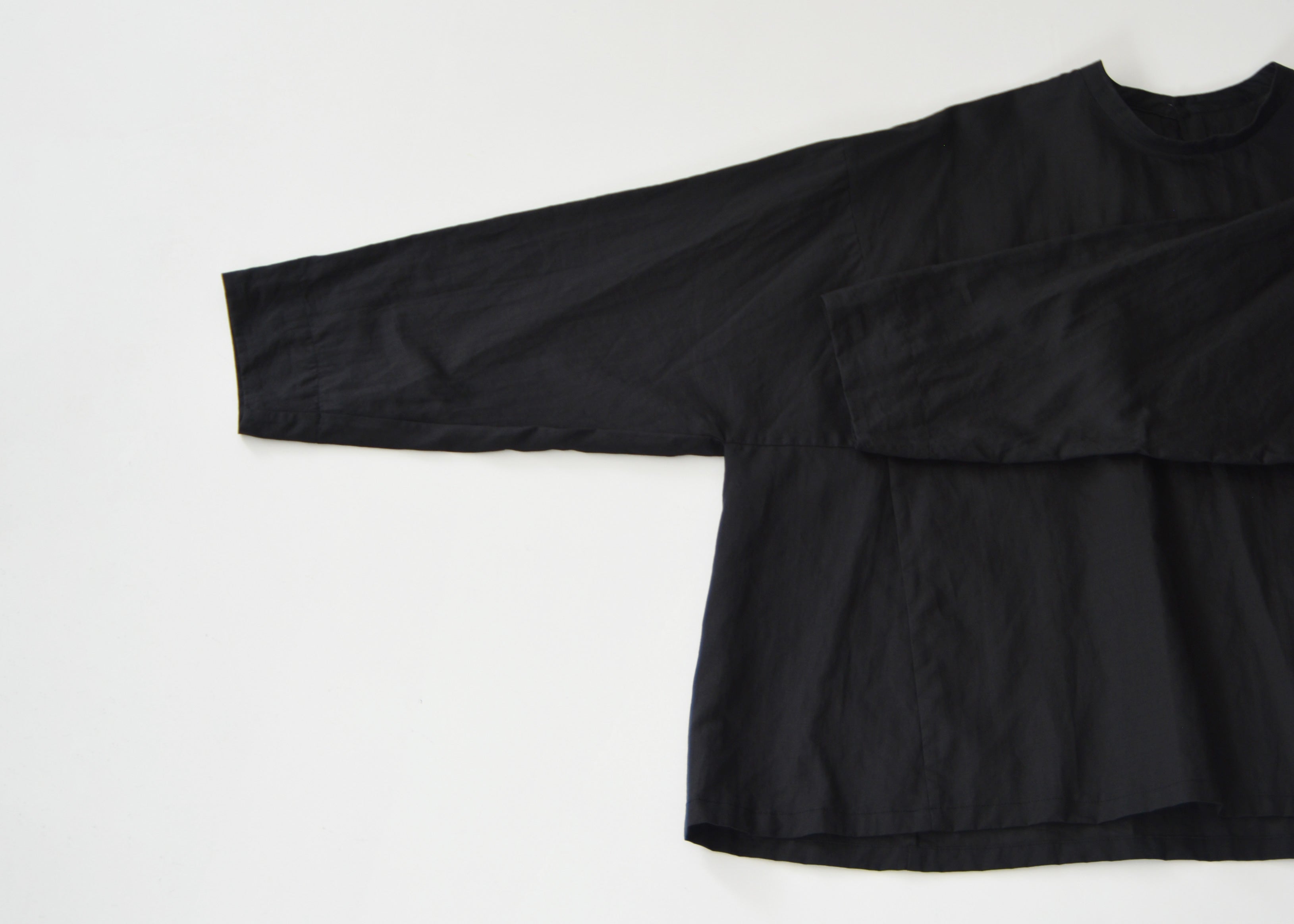ARTS & SCIENCE／Tent line crop top（Black） – LABORATORIO