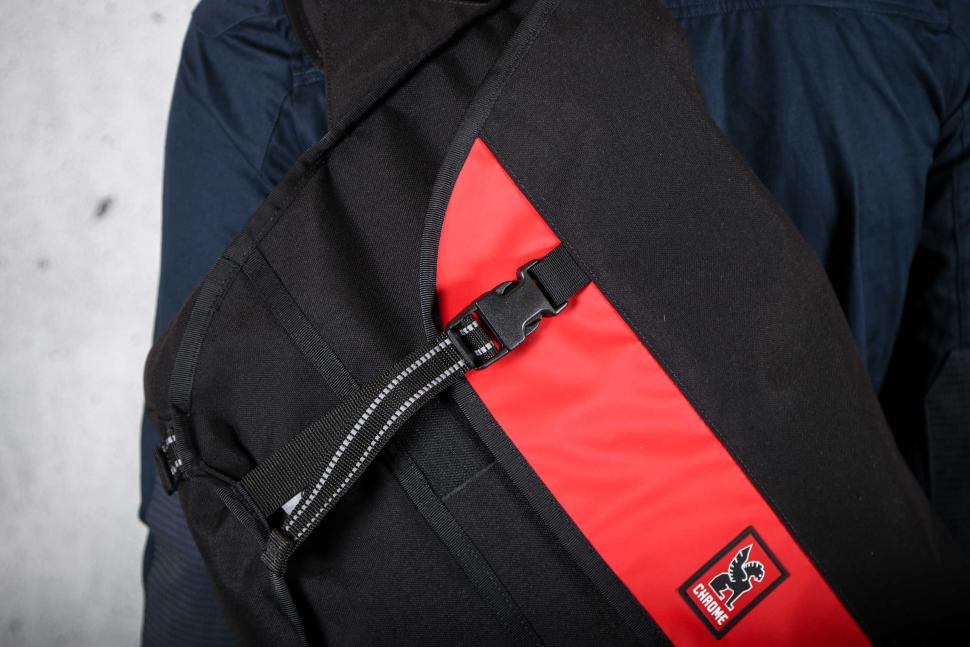 Chrome Industries Metropolis 40L Messenger LTD - Cycling News