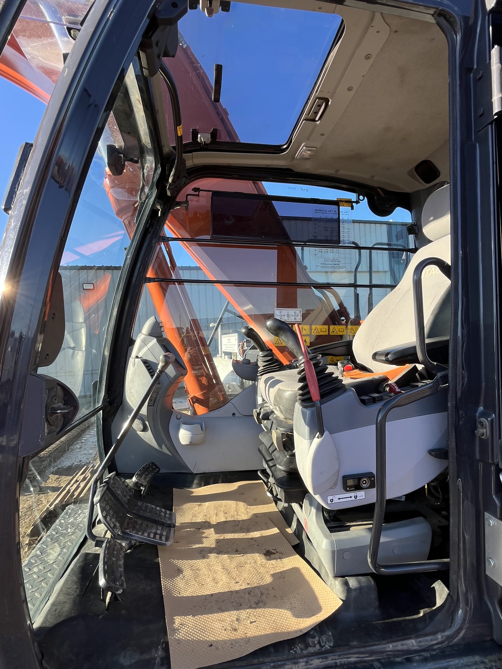 Hitachi ZX250LC-6 for sale in Edmonton, AB - Wajax - Hitachi