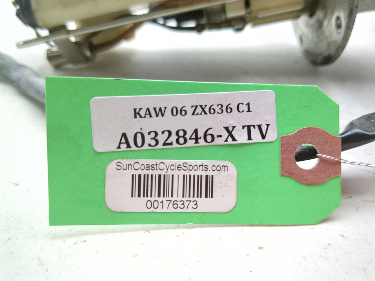 05 06 Kawasaki ZX6 ZX 636 Petrol Gas Fuel Pump Assembly 49040-0007