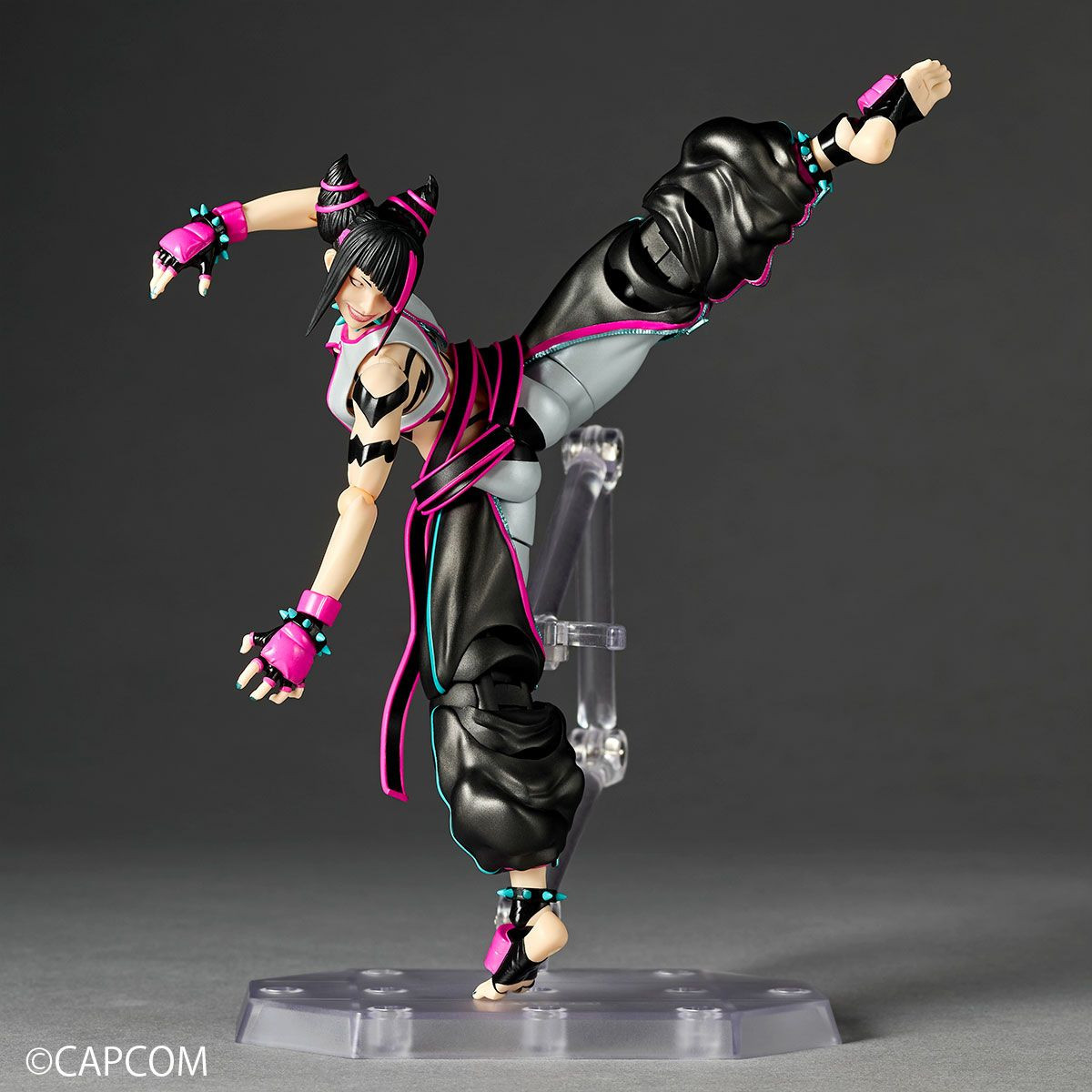 Revoltech Amazing Yamaguchi Juri (Street Fighter 6) Action Figure