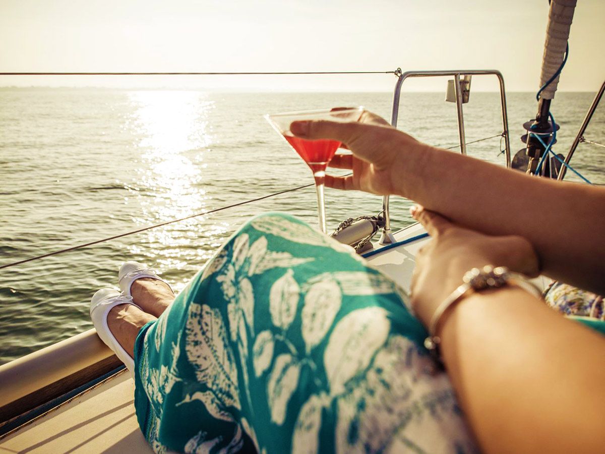 サンセットセーリング ホヌラニ号 アルコール2杯＆ソフトドリンク飲み