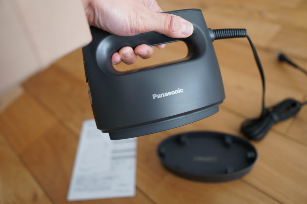パナソニックのNI-FS70Aは服を大切に着たい人におすすめのスチーム