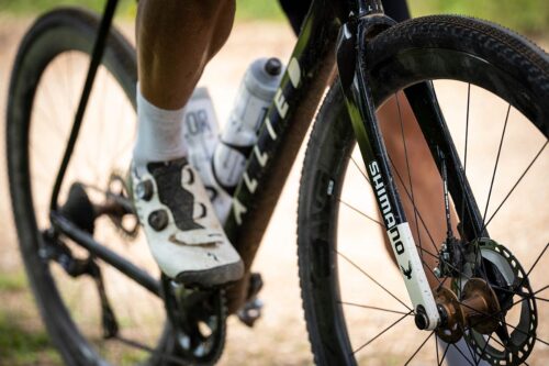 Allied Cycle Worksからレース対応のロード フレームとグラベルに対応
