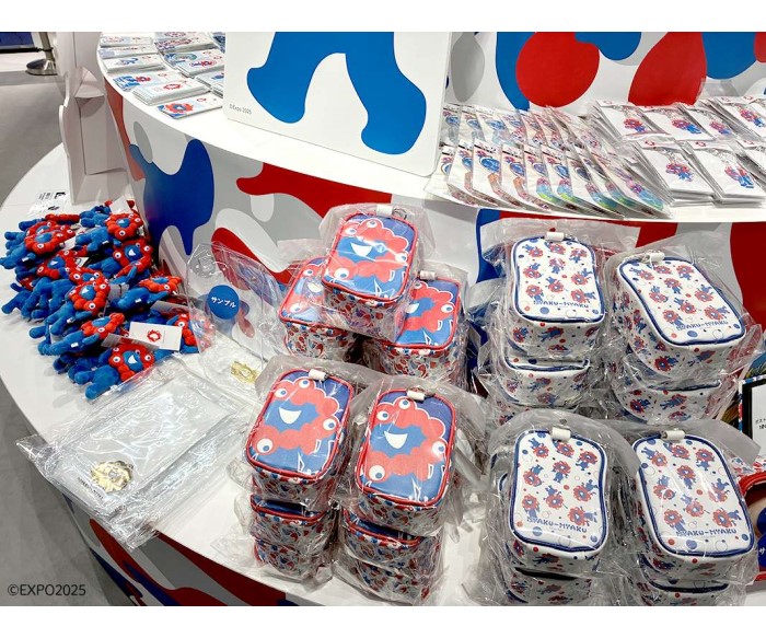 ミャクミャク」バッグチャームが「Samantha Thavasa」から発売