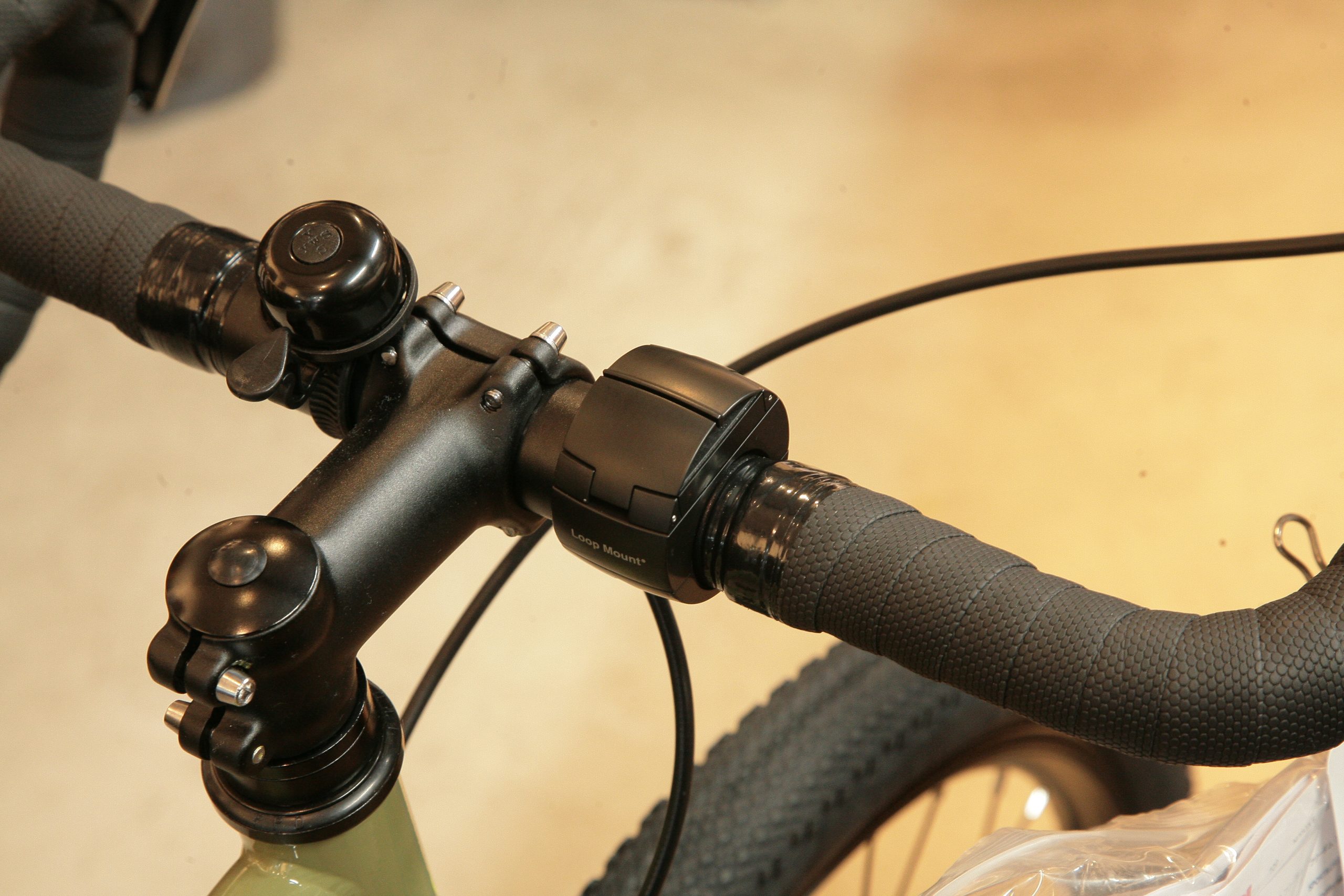 スマートフォンホルダー LOOP MOUNT Twist (ループマウントツイスト