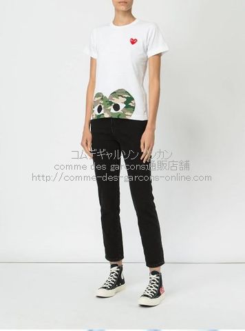 プレイ・コムデギャルソン 迷彩カモの裾ハート×赤ワッペンTシャツ