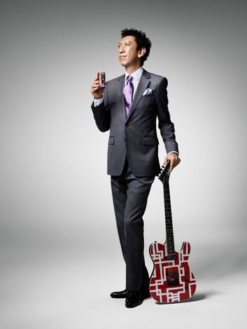 画像・写真 | 布袋寅泰、ビジネススーツ姿のロックな部長でCM出演 2枚
