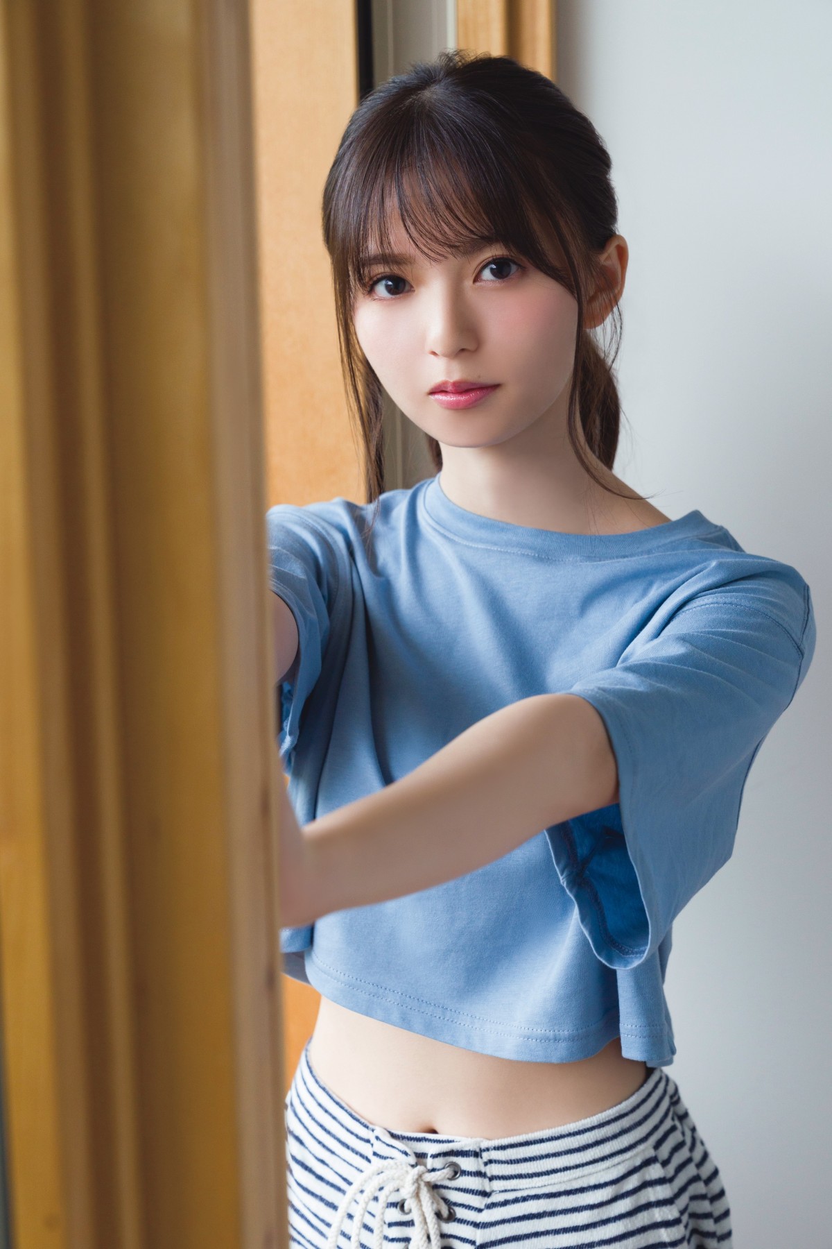 齋藤飛鳥、爽やか“へそチラ”のヘルシーショット先行公開 | オリコン