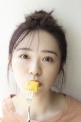 乃木坂46渡辺みり愛“ナチュラルかわいい”写真集カット公開 フルーツ