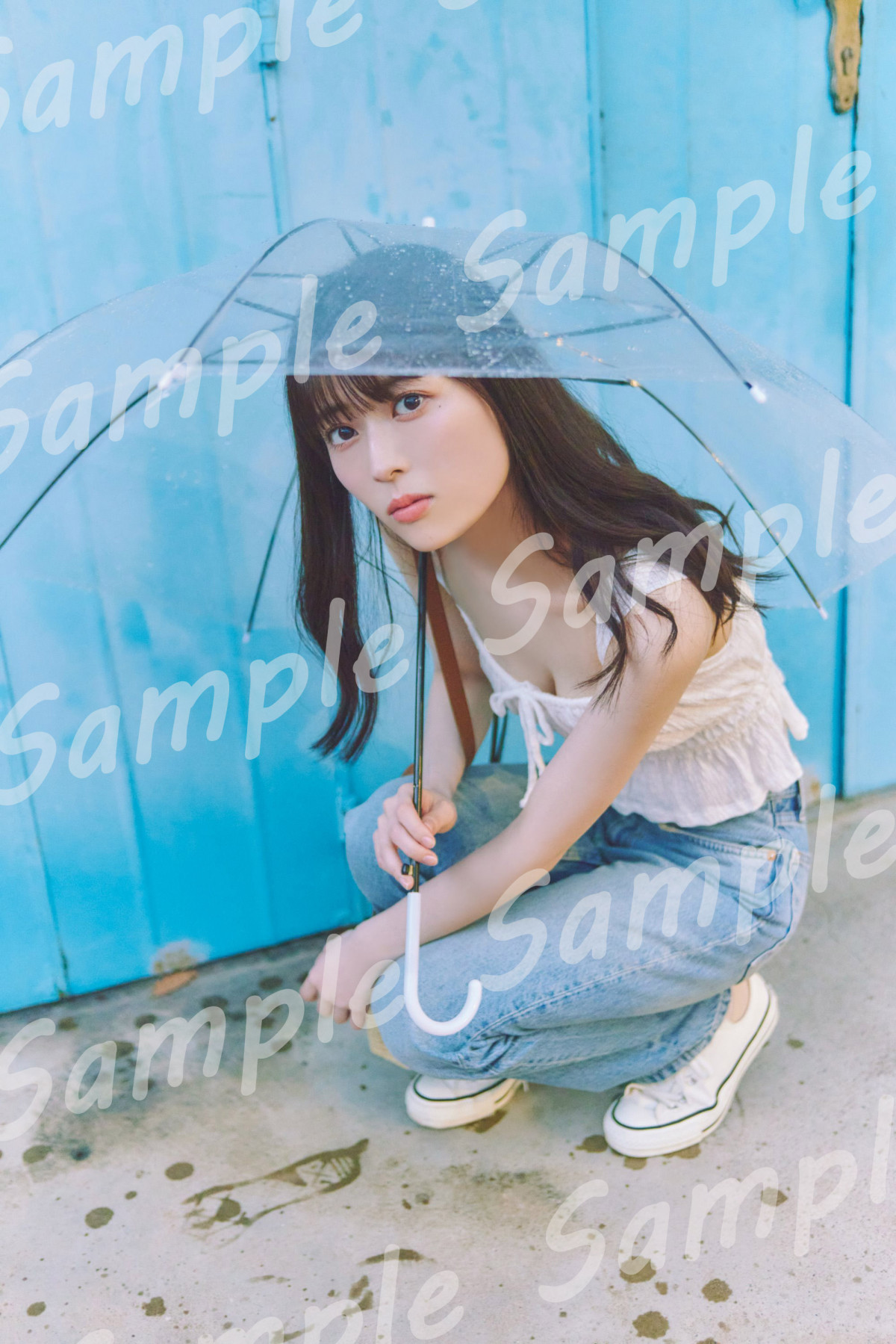 乃木坂46岩本蓮加、グレージュビキニで抜群プロポーション 1st写真集