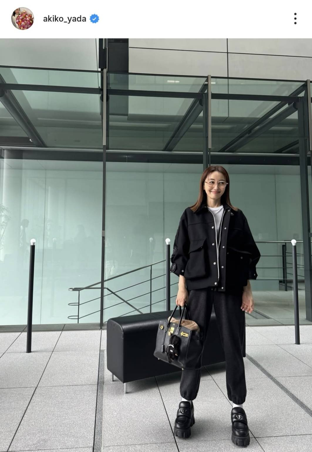 矢田亜希子、高級ブランドのバッグ＆靴を組み合わせた秋コーデを紹介