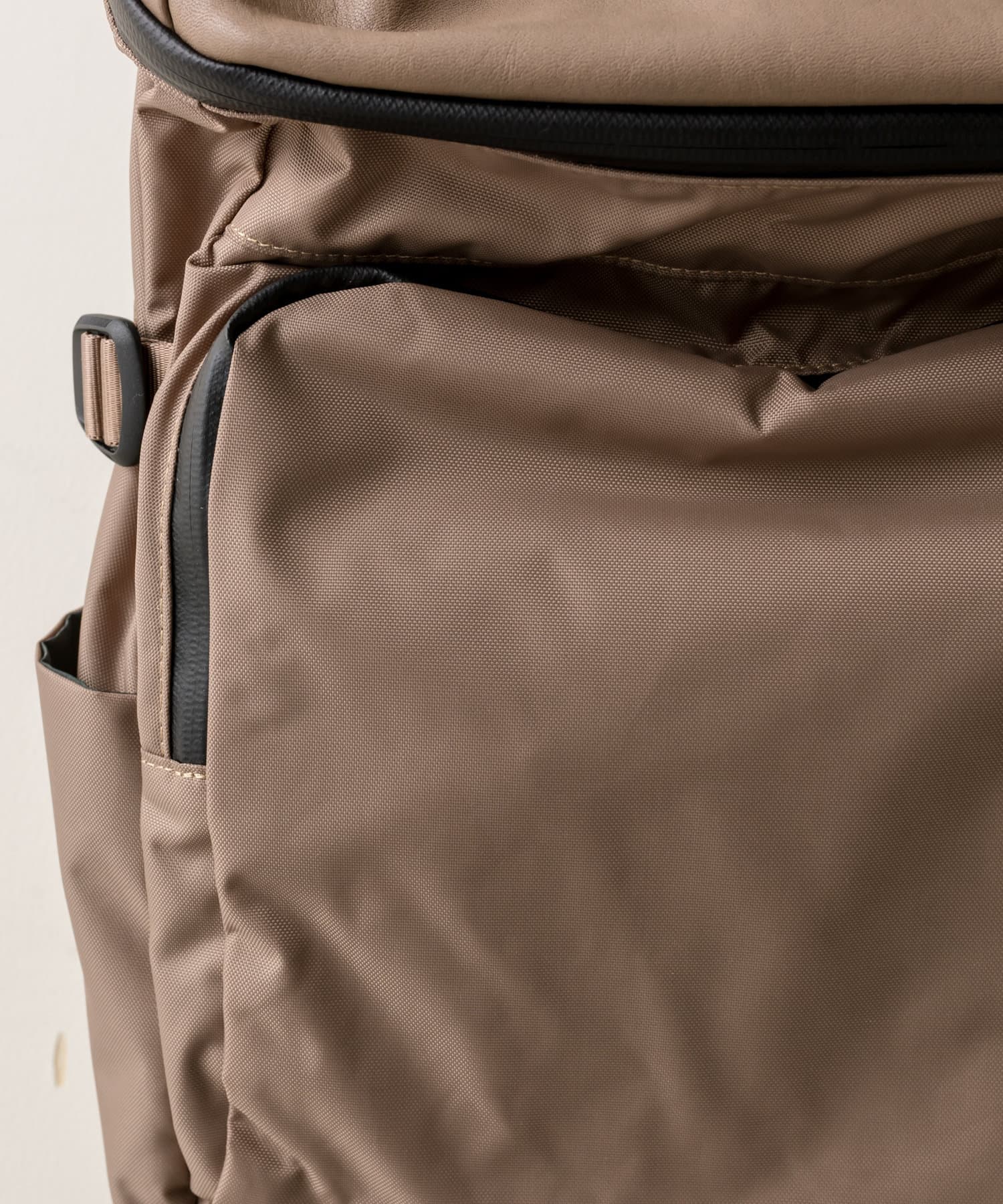 BURLAP OUTFITTER×ear】撥水レザーフラップジップリュック | ear