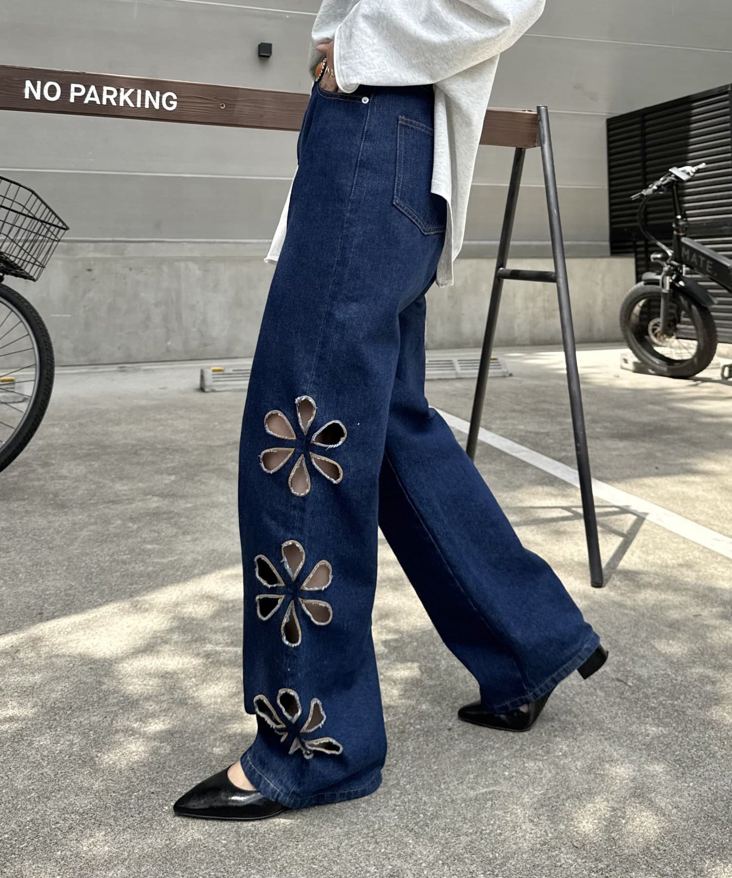 HELLO.SANFRANCISCO】フラワーカットアウトデニムパンツ | CIAOPANIC