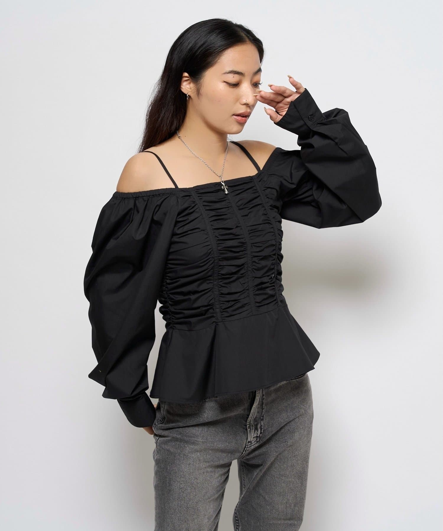 2WAYオフショルダーパフスリーブブラウス | WHO'S WHO gallery