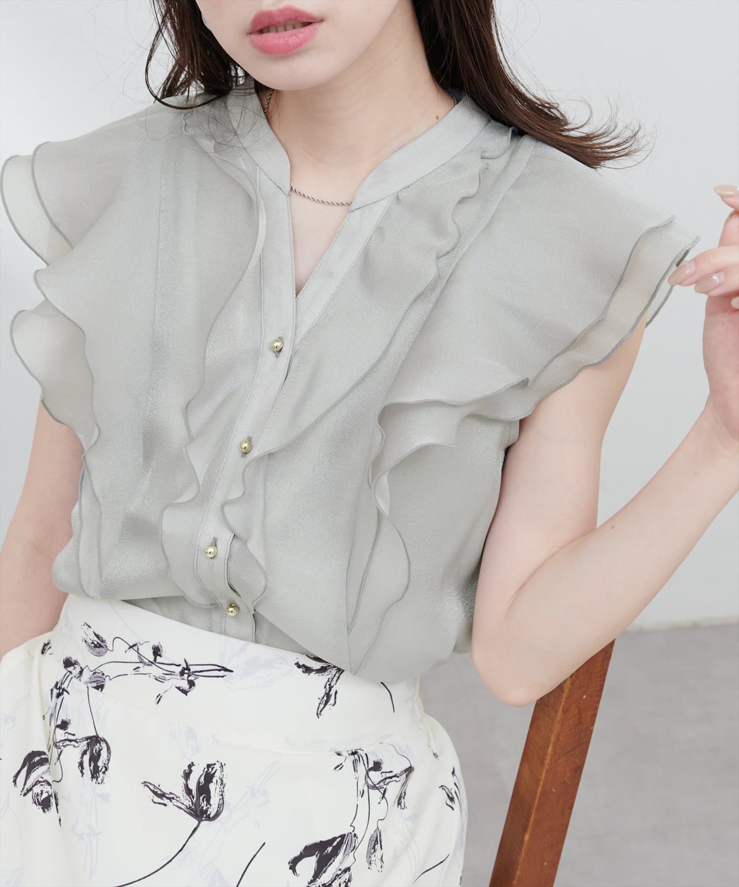 SNSで大人気/新色追加】ラッフルフリルキーネックブラウス | natural